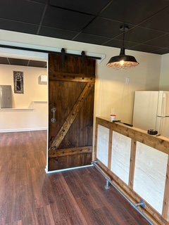 Barn Door & Bar